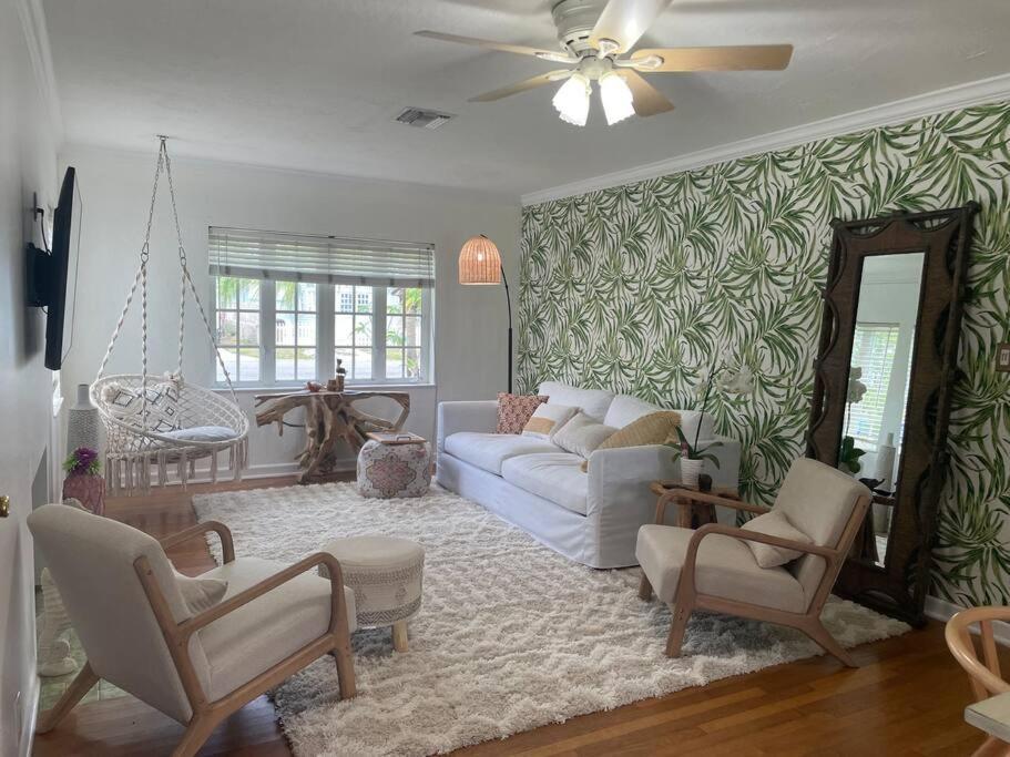 Hot tub, tiki bar, outdoor shower, water access! West Palm Beach Buitenkant foto